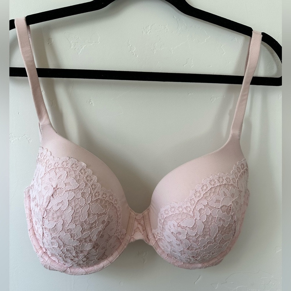 Victoria’s Secret bra. Size 34DDD - Picture 2 of 4